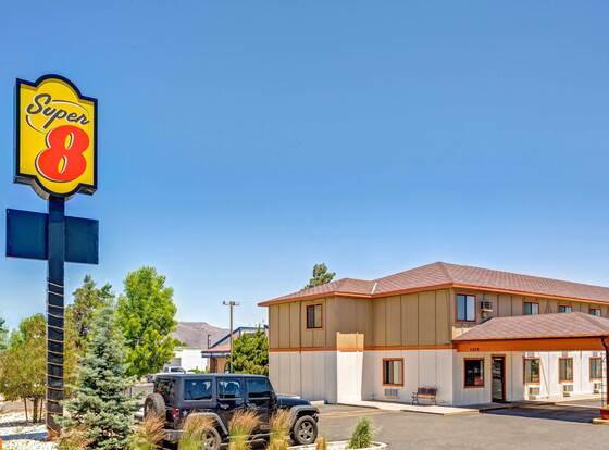 Super 8 by Wyndham Carson City allows check-in for 18 year-old guests