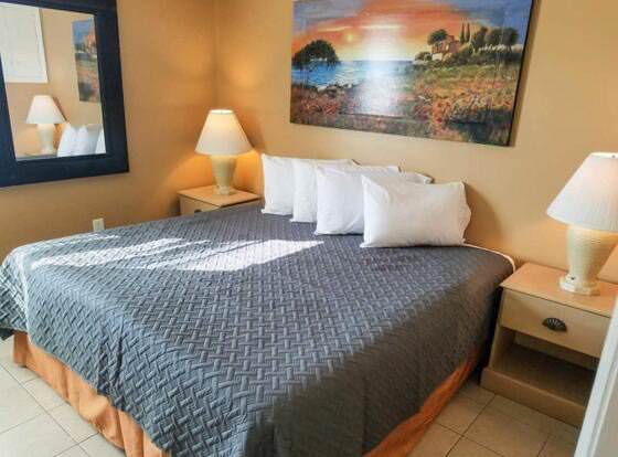 Garden City Unit J allows check-in for 18 year-old guests