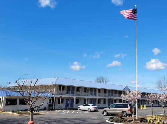 sunshine motel iii allows check-in for 18 year-old guests