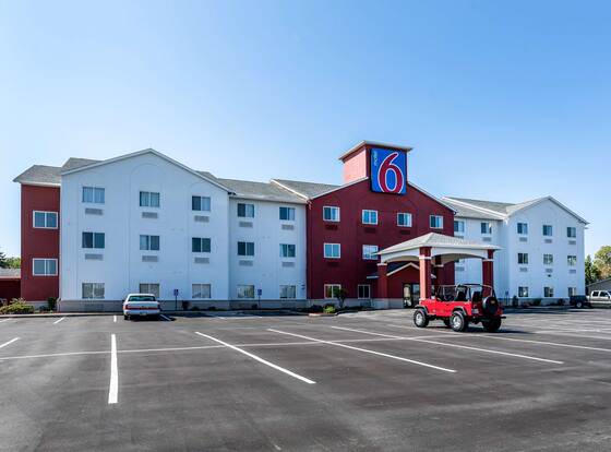 Motel 6 Indianapolis, IN - Southport allows check-in for 18 year-old guests