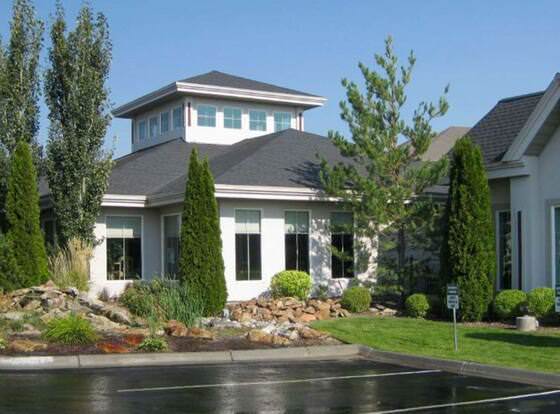 Le Ritz Hotel and Suites allows check-in for 18 year-old guests