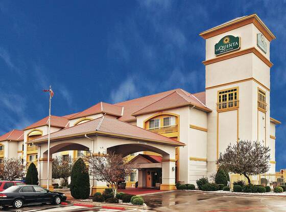 La Quinta Inn & Suites by Wyndham Weatherford allows check-in for 18 year-old guests
