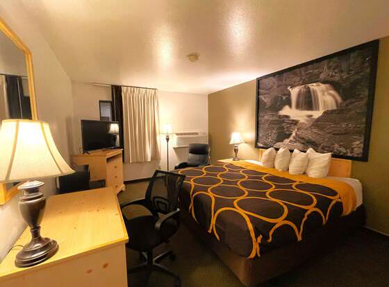 Super 8 by Wyndham Moscow / Pullman allows check-in for 18 year-old guests