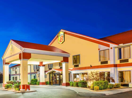 Super 8 by Wyndham Morristown/South allows check-in for 18 year-old guests