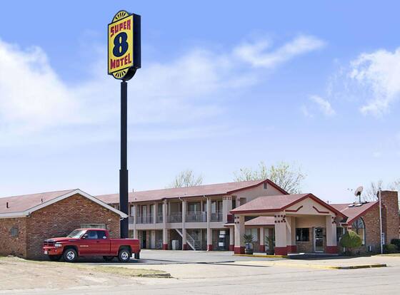 Super 8 by Wyndham Vernon allows check-in for 18 year-old guests