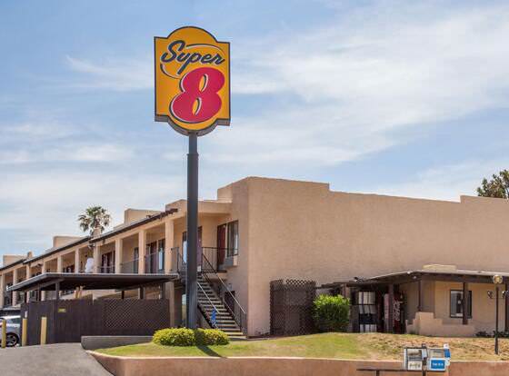 Super 8 by Wyndham Barstow allows check-in for 18 year-old guests