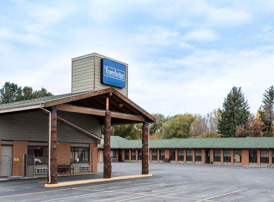 Travelodge by Wyndham Livingston Yellowstone allows check-in for 18 year-old guests
