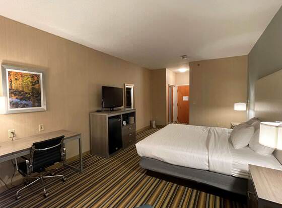 Best Western Plus New England Inn & Suites allows check-in for 18 year-old guests