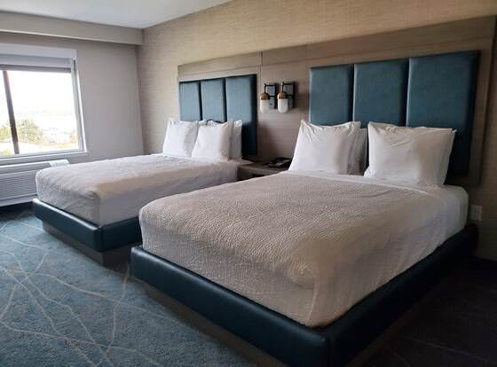 salish inn allows check-in for 18 year-old guests