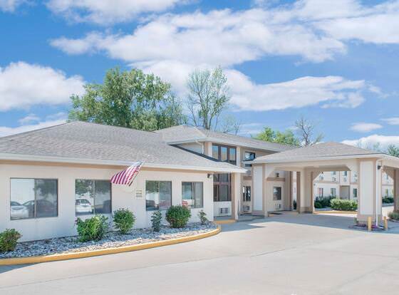 Super 8 by Wyndham Ottumwa allows check-in for 18 year-old guests