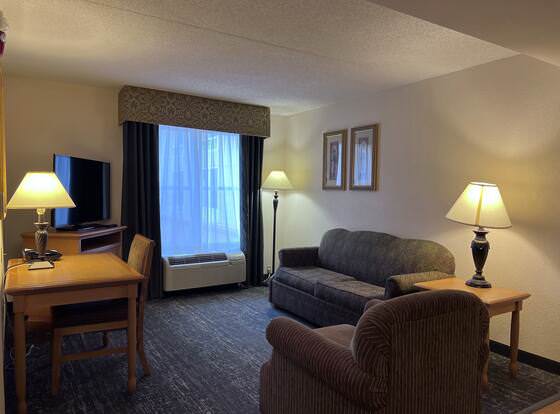Hyatt House Colorado Springs Airport allows check-in for 18 year-old guests