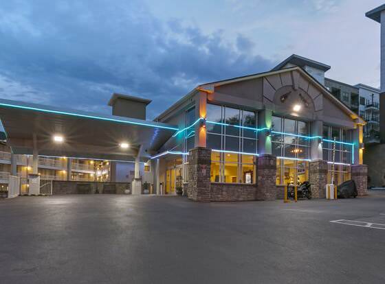 Comfort Inn Downtown Nashville allows check-in for 18 year-old guests