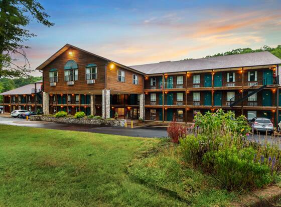 The Ozarker Lodge allows check-in for 18 year-old guests