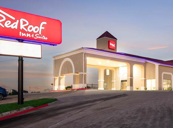 Red Roof Inn & Suites Austin East - Manor allows check-in for 18 year-old guests