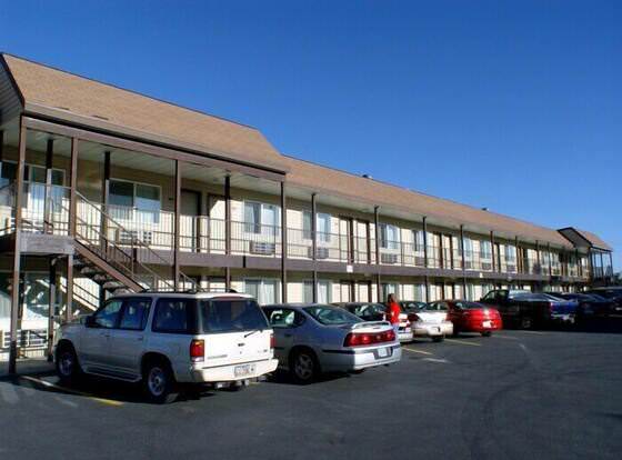 Dude & Roundup allows check-in for 18 year-old guests