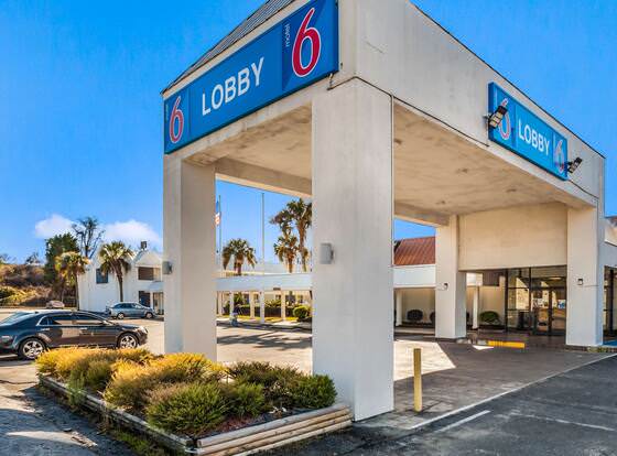 Studio 6 Florence , SC allows check-in for 18 year-old guests