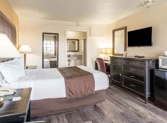 Americas Best Value Inn & Suites Flagstaff allows check-in for 18 year-old guests