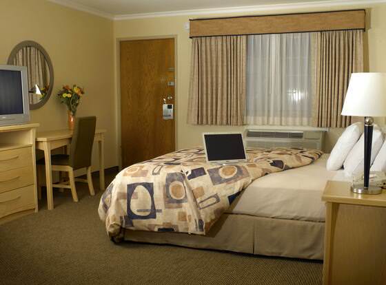 Inn on Broadway allows check-in for 18 year-old guests