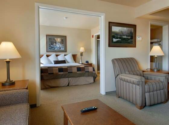 Wingate by Wyndham Greenwood Village/Denver Tech allows check-in for 18 year-old guests
