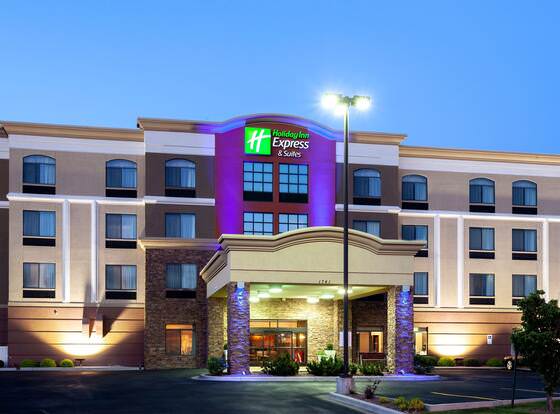 Holiday Inn Express Hotel & Suites - Cheyenne, an IHG Hotel allows check-in for 18 year-old guests
