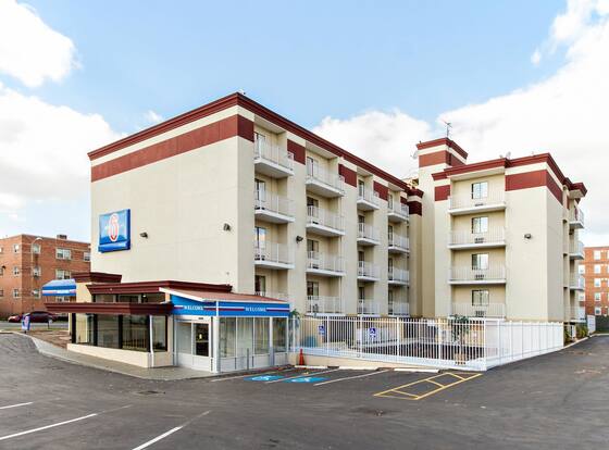 Motel 6 Washington, DC allows check-in for 18 year-old guests