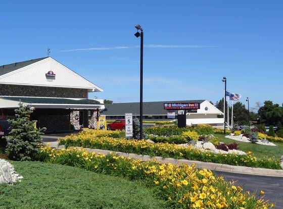 @ Michigan Inn & Lodge allows check-in for 18 year-old guests