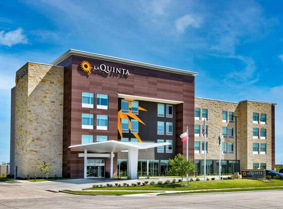 La Quinta Inn & Suites by Wyndham Terrell allows check-in for 18 year-old guests