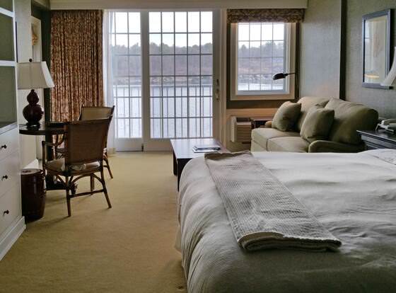 Stage Neck Inn allows check-in for 18 year-old guests