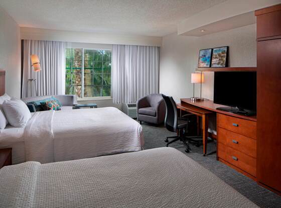 Courtyard by Marriott Fort Lauderdale Airport & Cruise Port allows check-in for 18 year-old guests