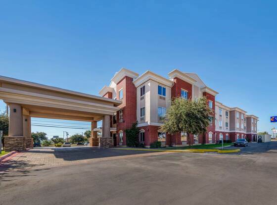 Comfort Inn & Suites allows check-in for 18 year-old guests