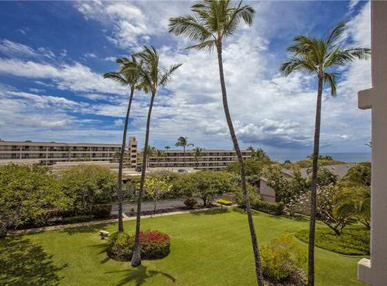Kihei Akahi - Maui Condo & Home allows check-in for 18 year-old guests