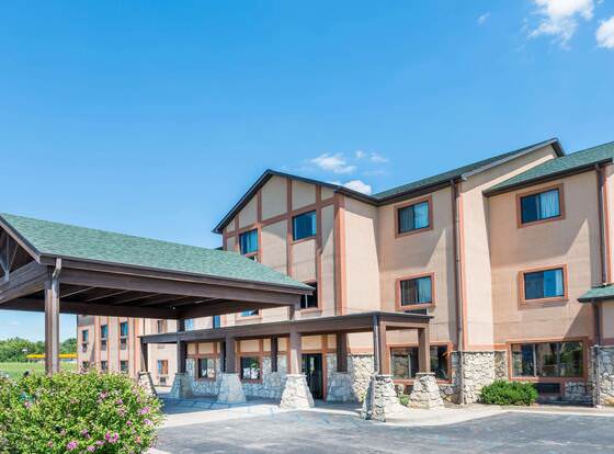 Super 8 by Wyndham Columbia East allows check-in for 18 year-old guests