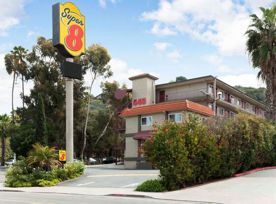 Super 8 by Wyndham San Diego Hotel Circle allows check-in for 18 year-old guests