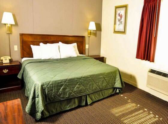 Best Budget Inn Sandusky allows check-in for 18 year-old guests