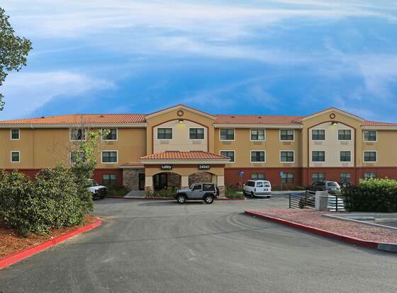 Extended Stay America Suites Los Angeles Valencia allows check-in for 18 year-old guests