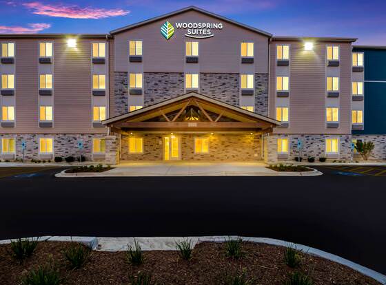 WoodSpring Suites Gurnee - Chicago allows check-in for 18 year-old guests