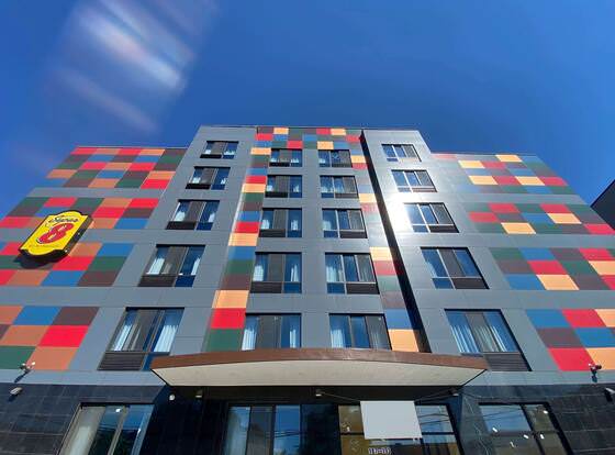 Super 8 by Wyndham Brooklyn Williamsburg allows check-in for 18 year-old guests