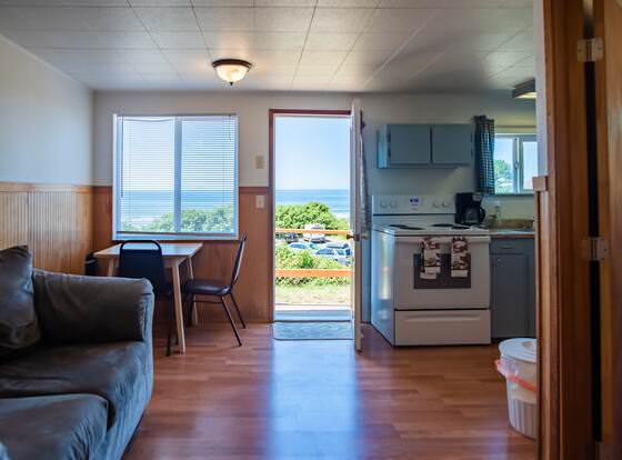 Oceanside Ocean Front Cabins allows check-in for 18 year-old guests