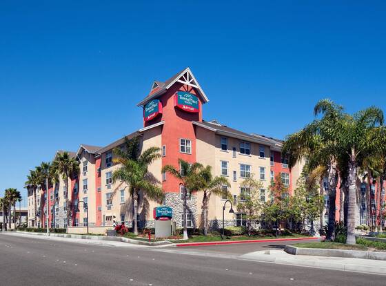 TownePlace Suites Los Angeles LAX/Manhattan Beach allows check-in for 18 year-old guests