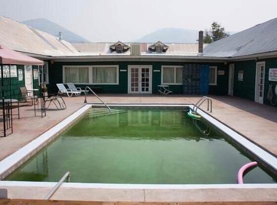 Hunters Hot Springs Resort allows check-in for 18 year-old guests