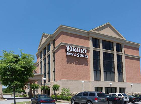 Drury Inn & Suites Birmingham Lakeshore Drive allows check-in for 18 year-old guests