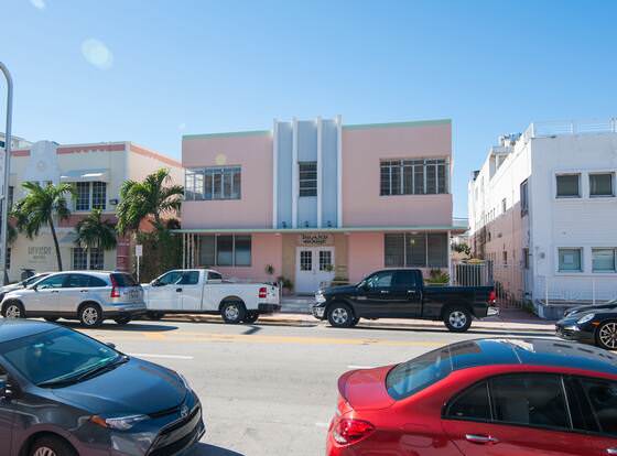 Island House South Beach allows check-in for 18 year-old guests