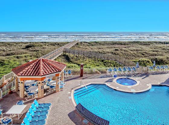 La Copa Inn Beach Hotel allows check-in for 18 year-old guests