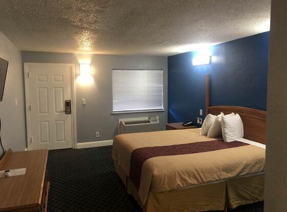 REGENCY IIN allows check-in for 18 year-old guests