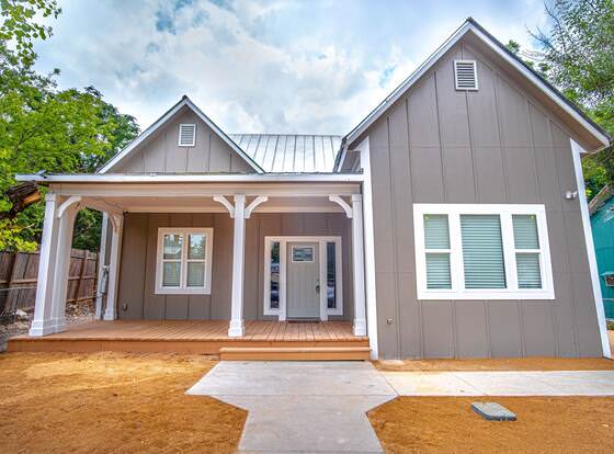 Brand New Remodeled 3br/2ba House Near Downtown allows check-in for 18 year-old guests