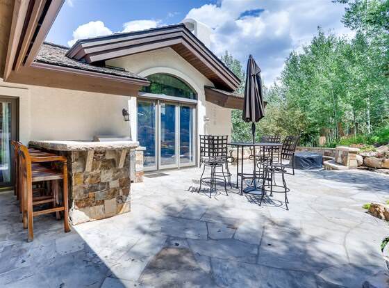 2-2122 Vermont Road allows check-in for 18 year-old guests