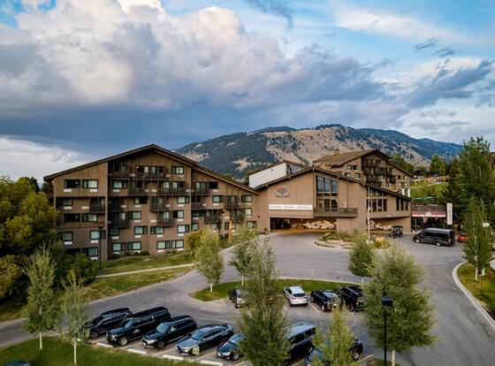 Snow King Resort Hotel & Luxury Residences allows check-in for 18 year-old guests