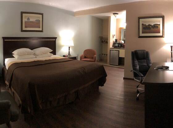 Valueinn Motel allows check-in for 18 year-old guests