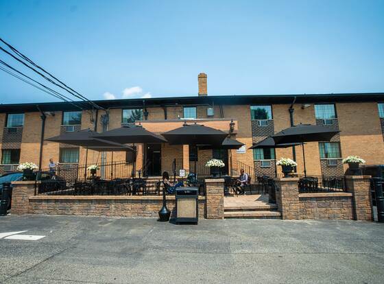 The Holland Hotel allows check-in for 18 year-old guests