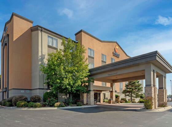 Comfort Inn & Suites allows check-in for 18 year-old guests